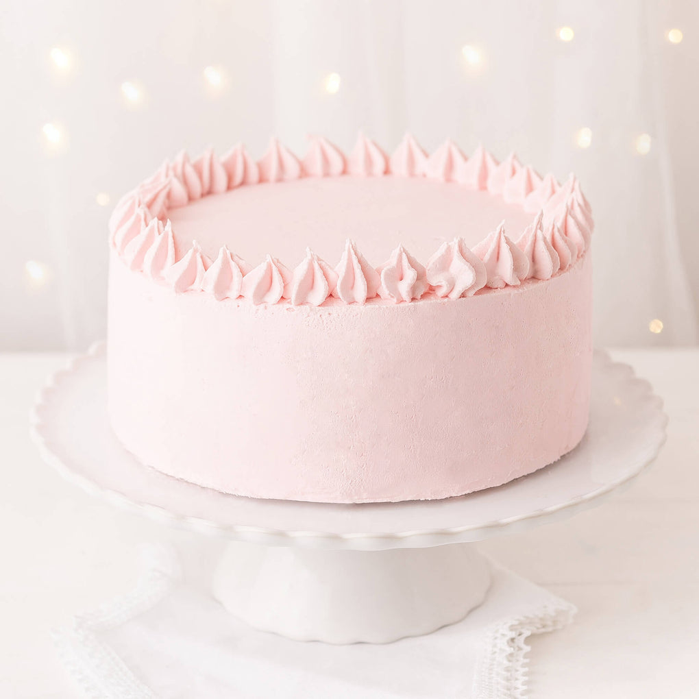 Bolo de aniversário simples feminino rosa coberto com manteiga – Love In a  Cake